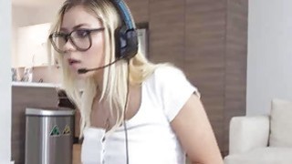 Bigtit nerd gf fucked hard while playing